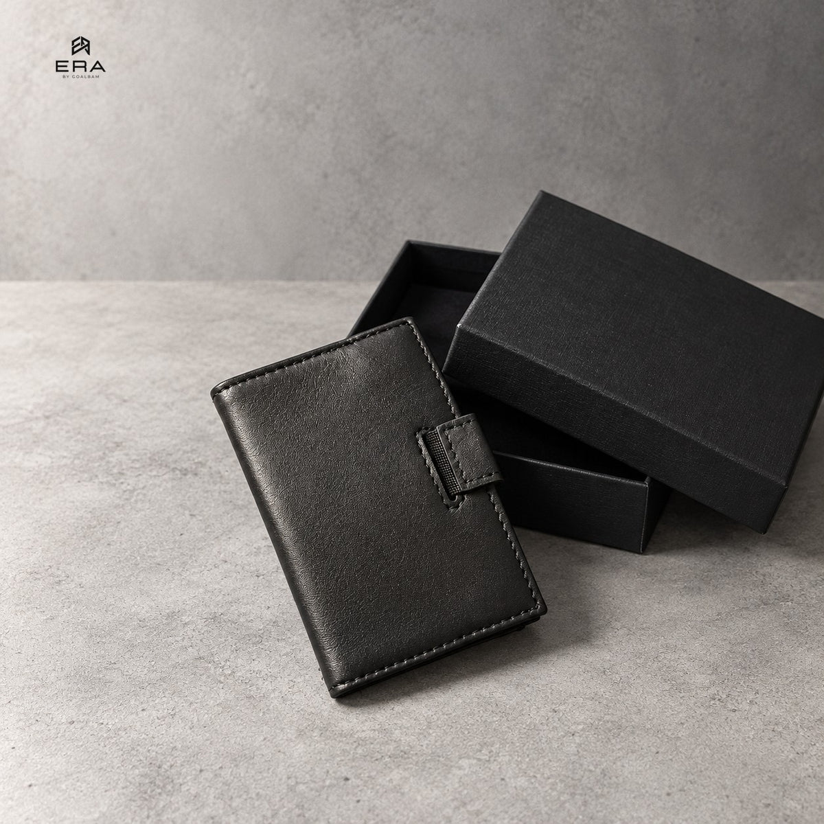 Porte-cartes cuir ERA noir – fermé, avec sa boîte